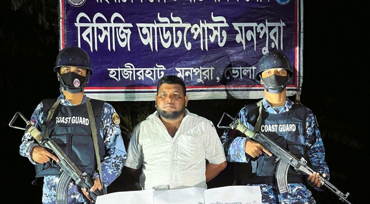 মনপুরায় কোস্ট গার্ডের অভিযানে ধরা পড়ল ‘স্বপন বাহিনীর’ প্রধান